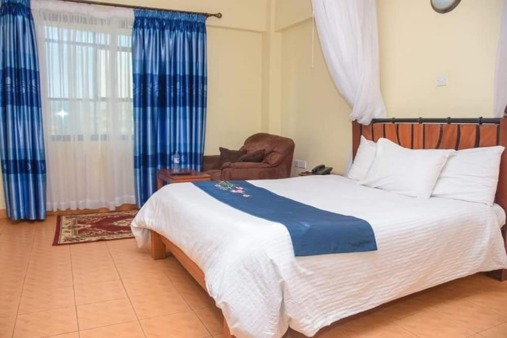 Meru Paramount Exterior foto